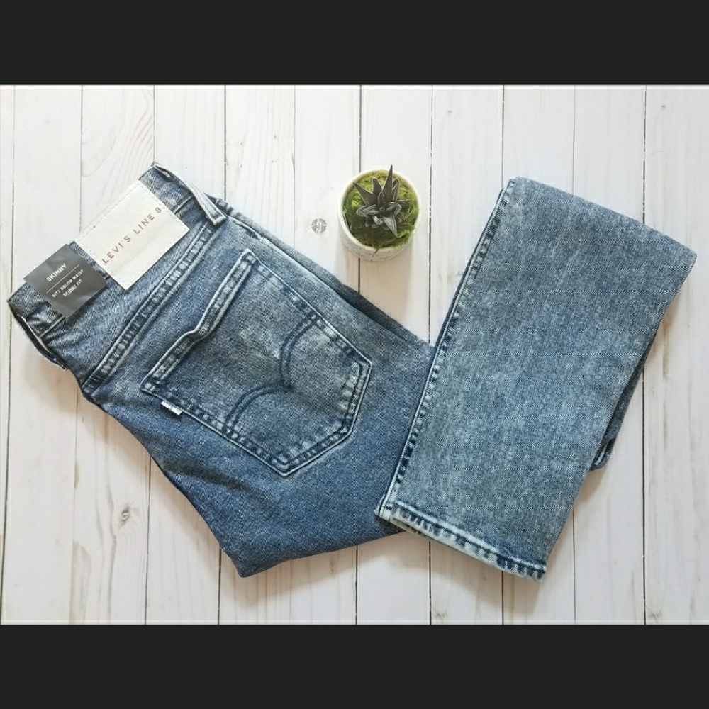NWT Levi's Line 8 skinny jeans